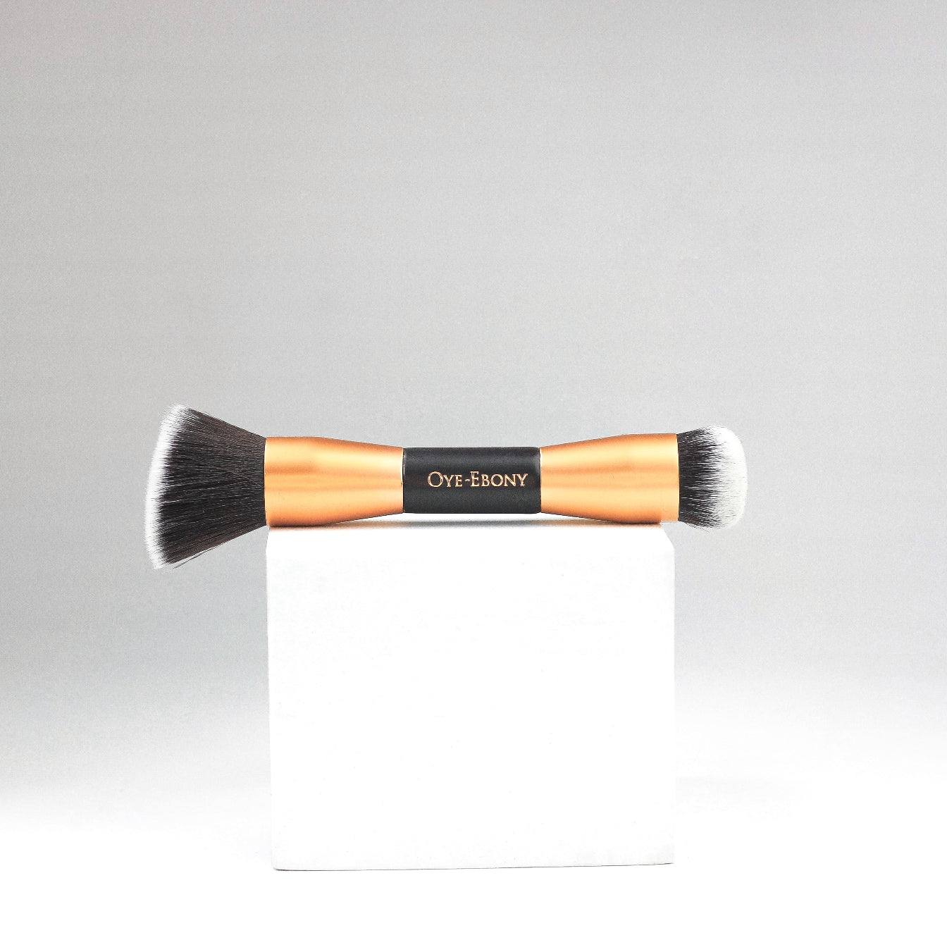 LUXE COMPLEXION BRUSH
